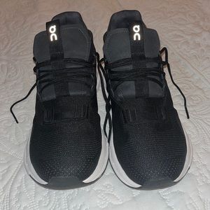 OnCloud Nova Black Womens Sneaker Worn One Time